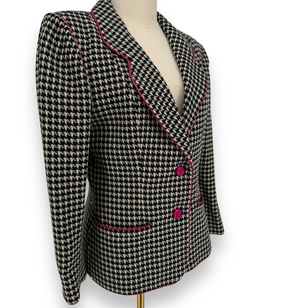 Vintage 1980s UNGARO Paris Houndstooth Blazer Skirt Set with Pink Trim, Size 6/8 - Picture 13 of 16